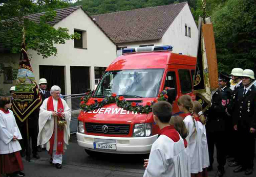 Segnung des MFZ bei der Freiwilligen Feuerwehr Hausen im Jahr 2005